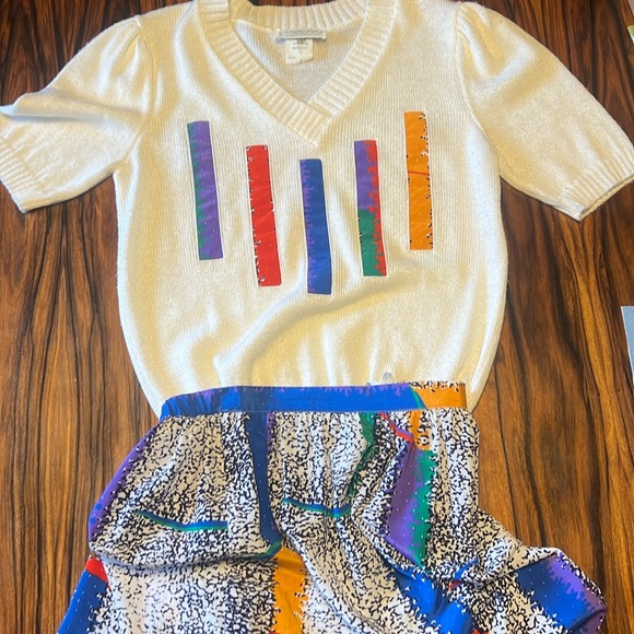 90’s graphic print skirt and sweater set! Size 8 (small) - Picture 1 of 5